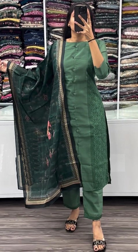 Women Green Colour Cotton Blend Kurta Palazzo Set with Duppatta